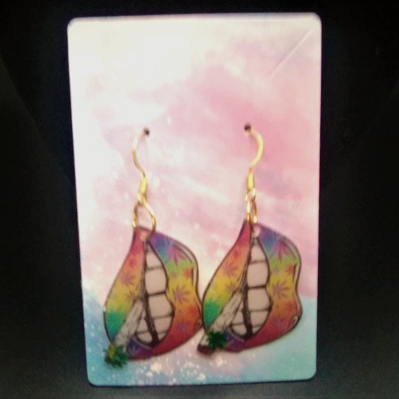 Smokin'  Dangling Earrings - Picture 1 of 3